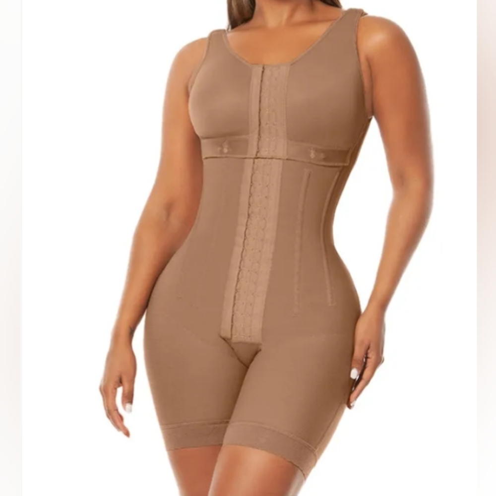 Only worn 1 time!! women's body shaper by curvy faja size XXL,color : Peru,